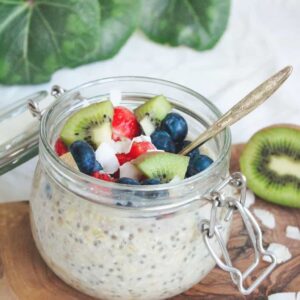 Overnight Chia Oatmeal With Cashew Butter and Berries