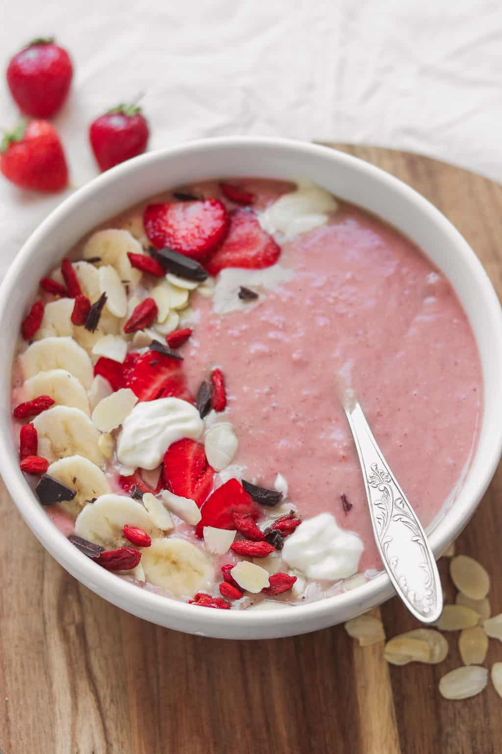 strawberry-and-banana-vegan-protein-smoothie-bowl-earth-of-maria