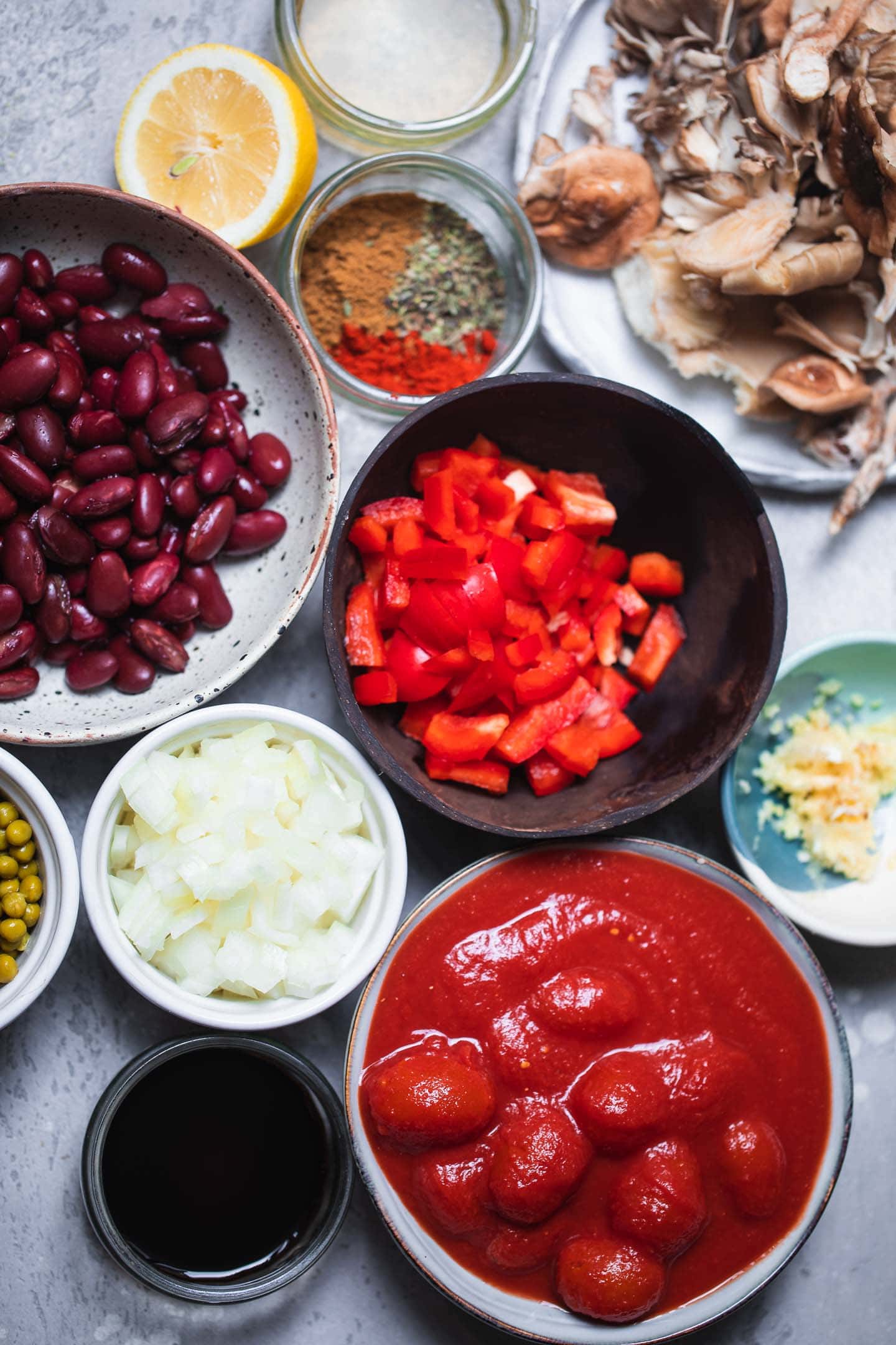 Ingredients for spicy kidney beans