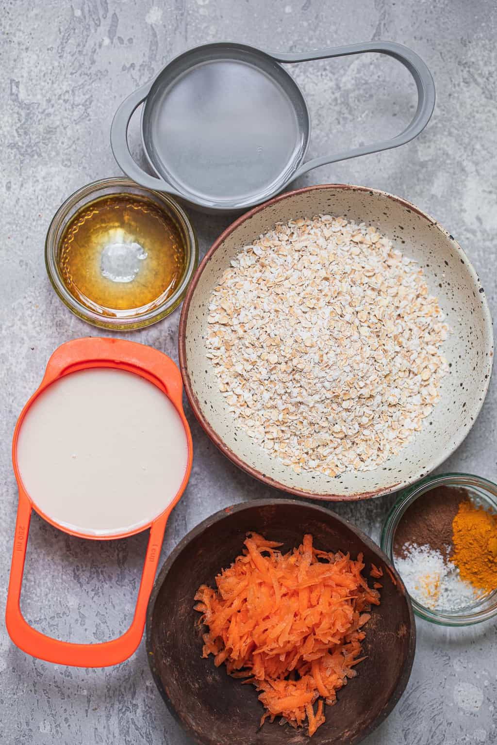 Ingredients for vegan carrot cake oats