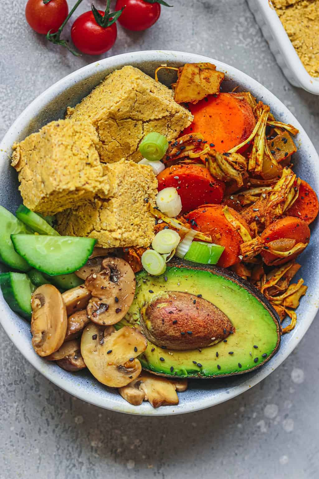 Bowl with cornbread, jackfruit and mushrooms