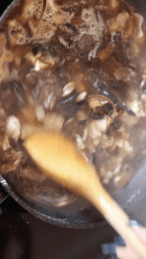 Gluten-free gravy in a frying pan