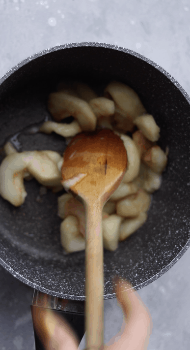 Apples in a sauce pan