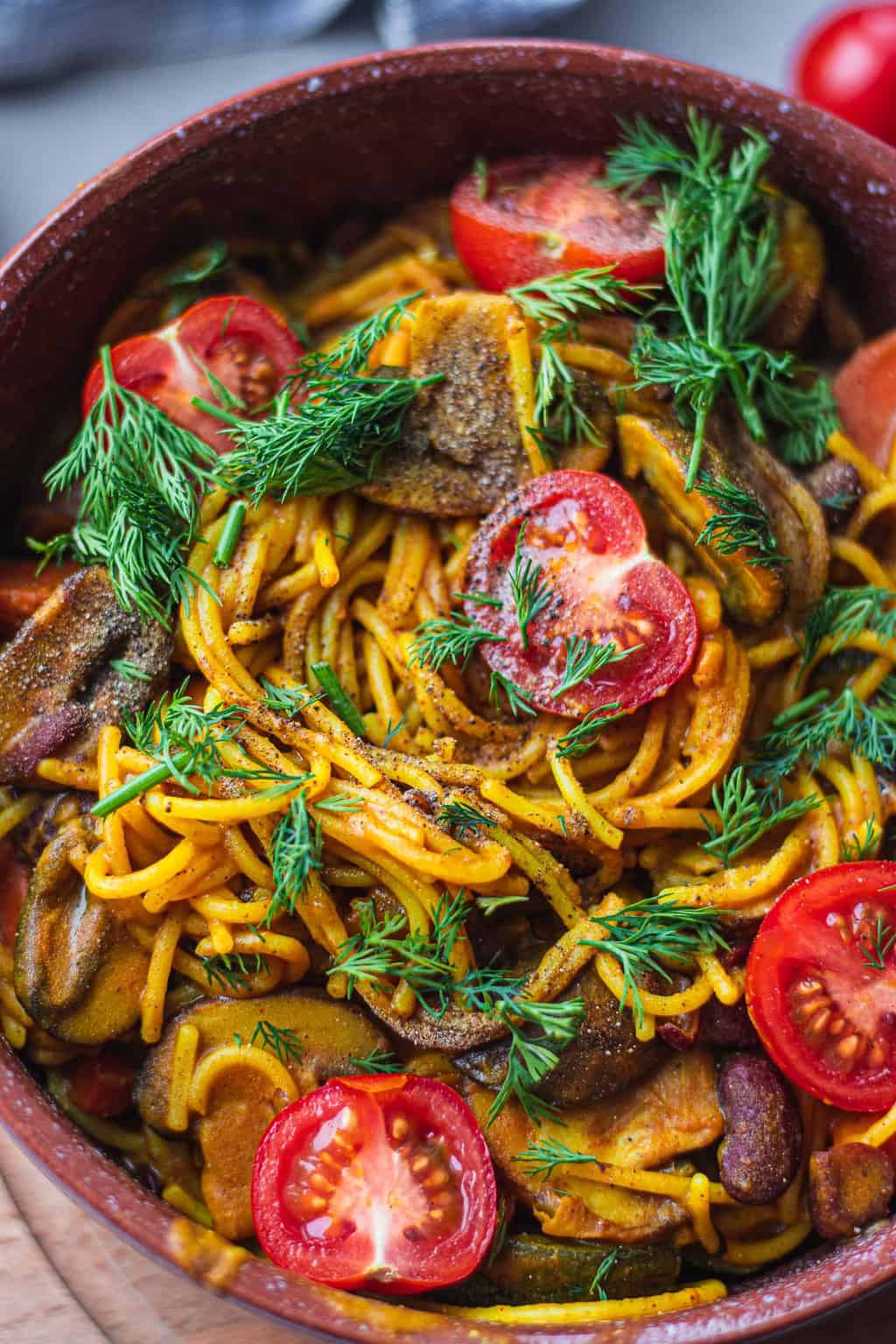 Closeup of spaghetti in a brown bowl