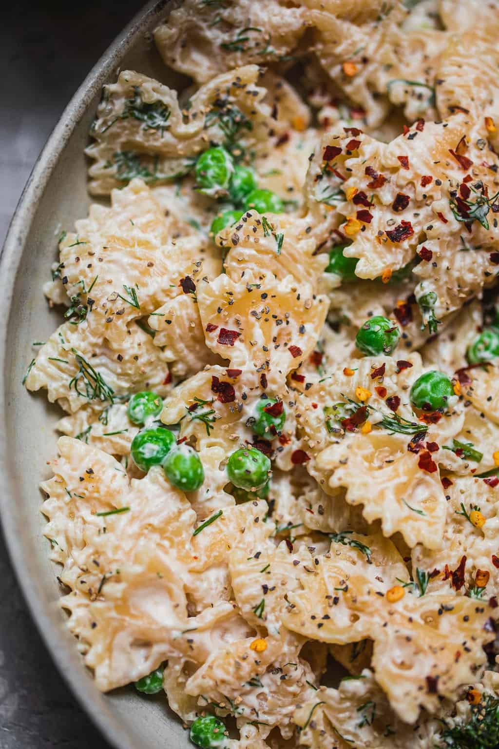 Pasta with peas in a creamy vegan sauce