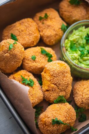 Chickpea nuggets and avocado sauce