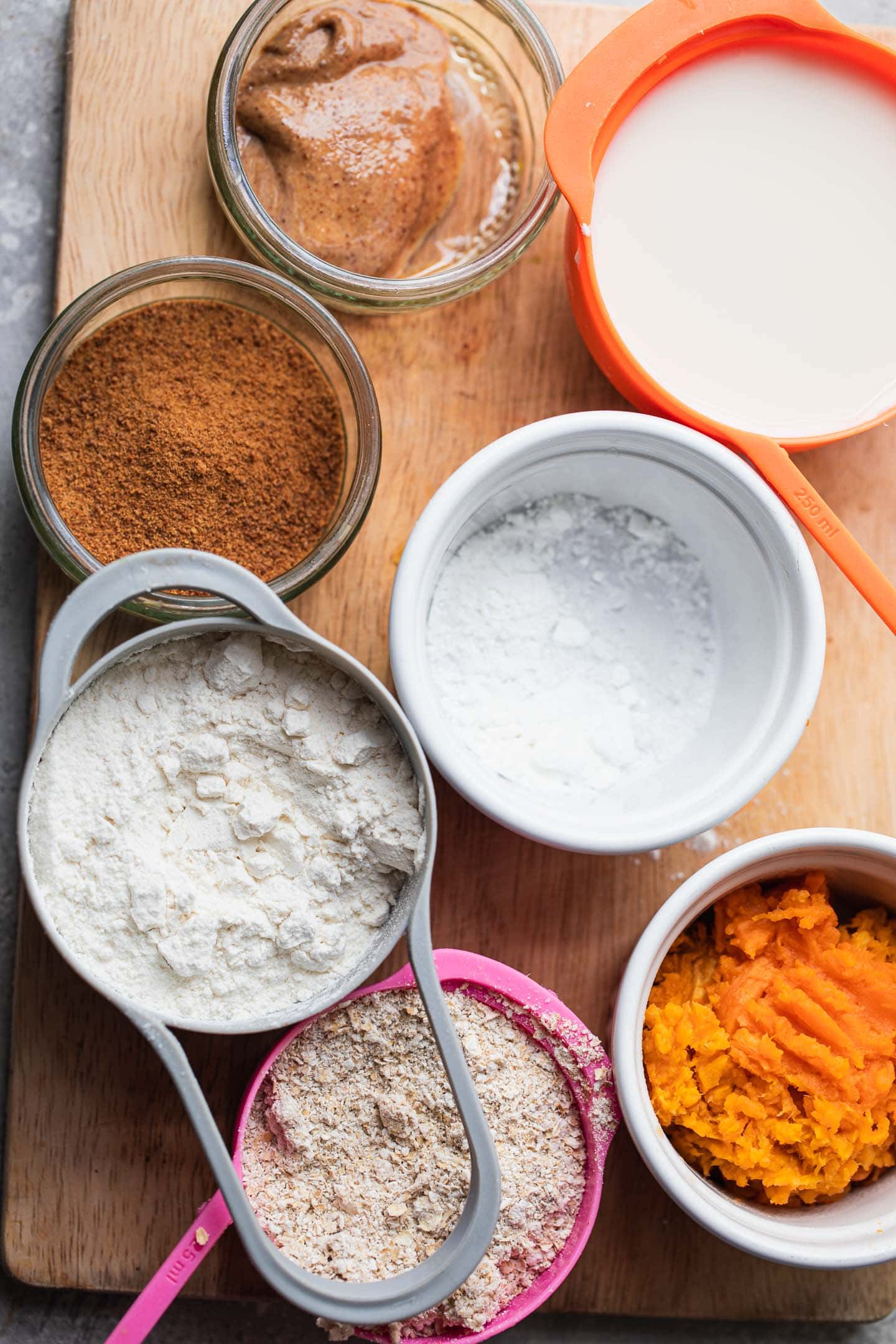 Ingredients for vegan pumpkin pancakes