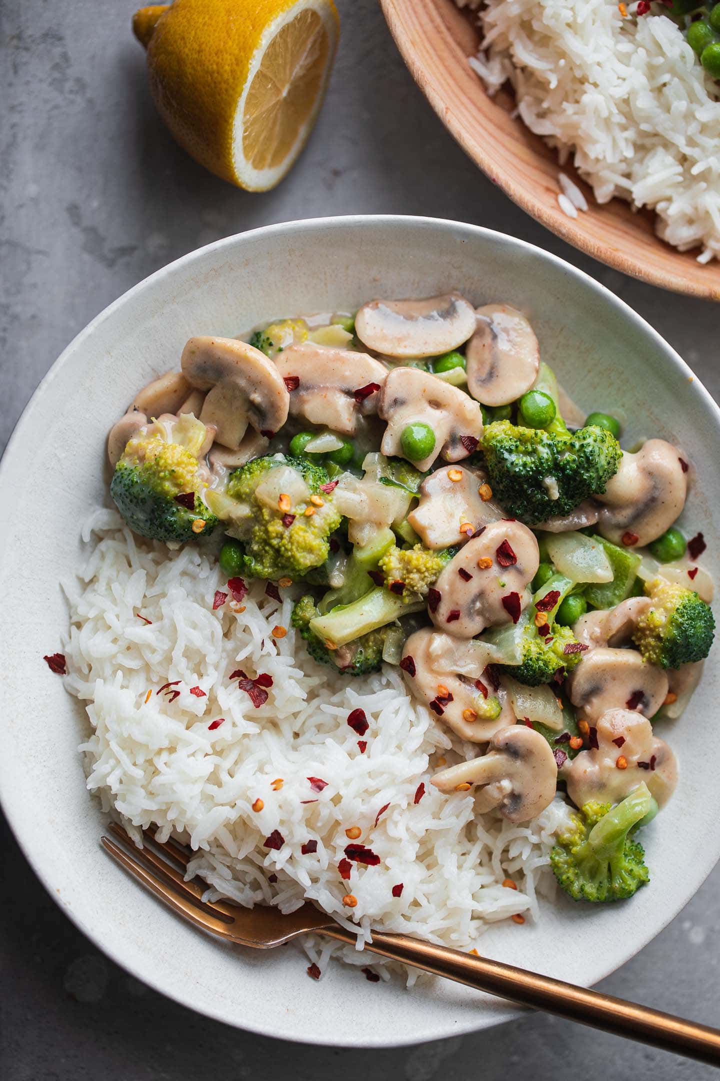 Easy Vegan Mushroom Stroganoff