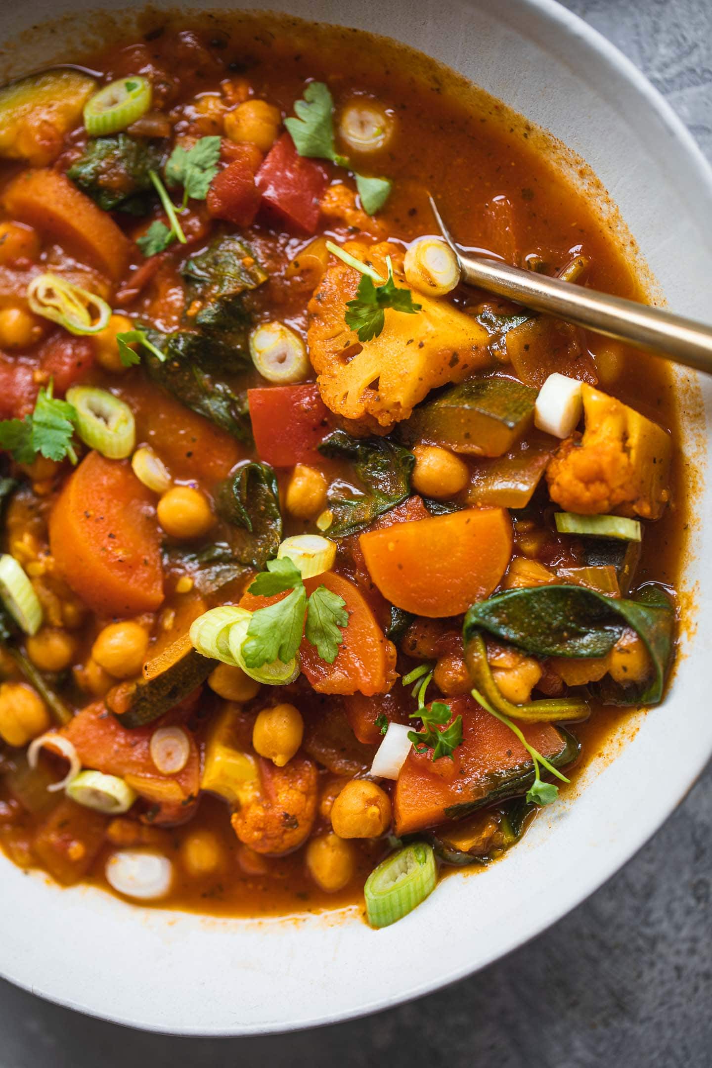 Chickpea stew with vegetables and spinach