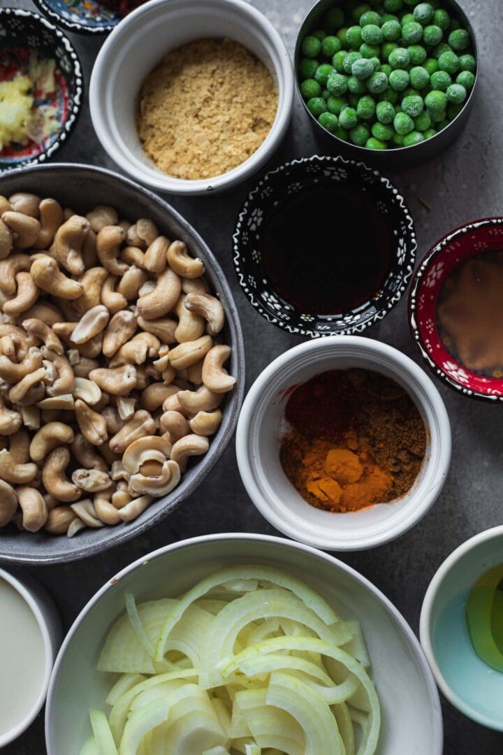 Ingredients for red pepper pasta sauce