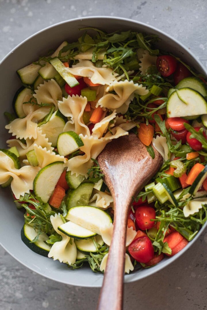 Pasta and vegetables in a bowl