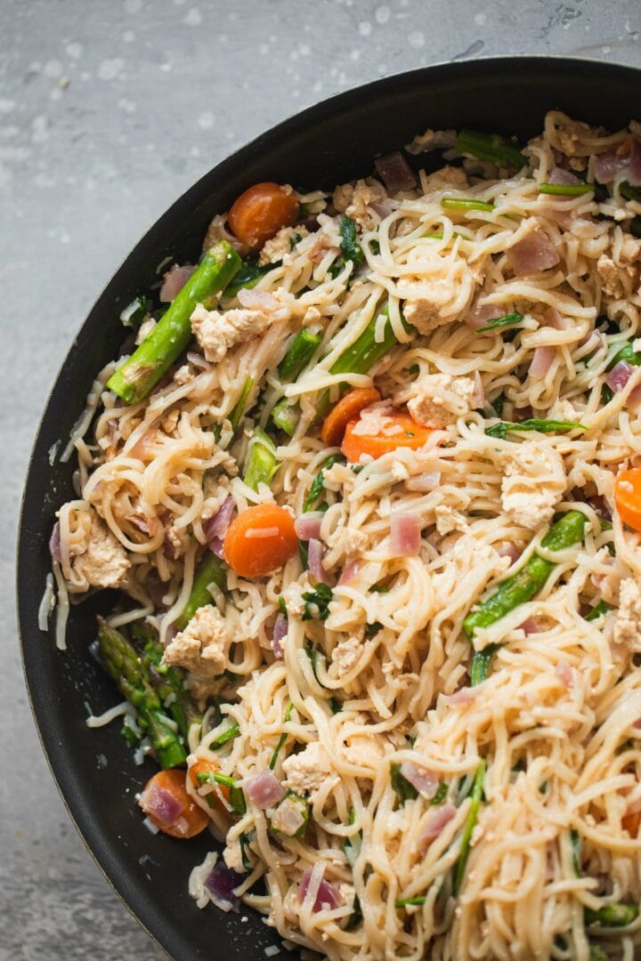 Noodles with vegetables and tofu