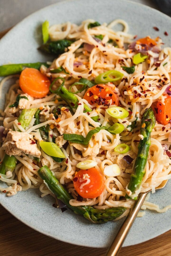 Vegan Tofu Noodles With Asparagus - Earth of Maria