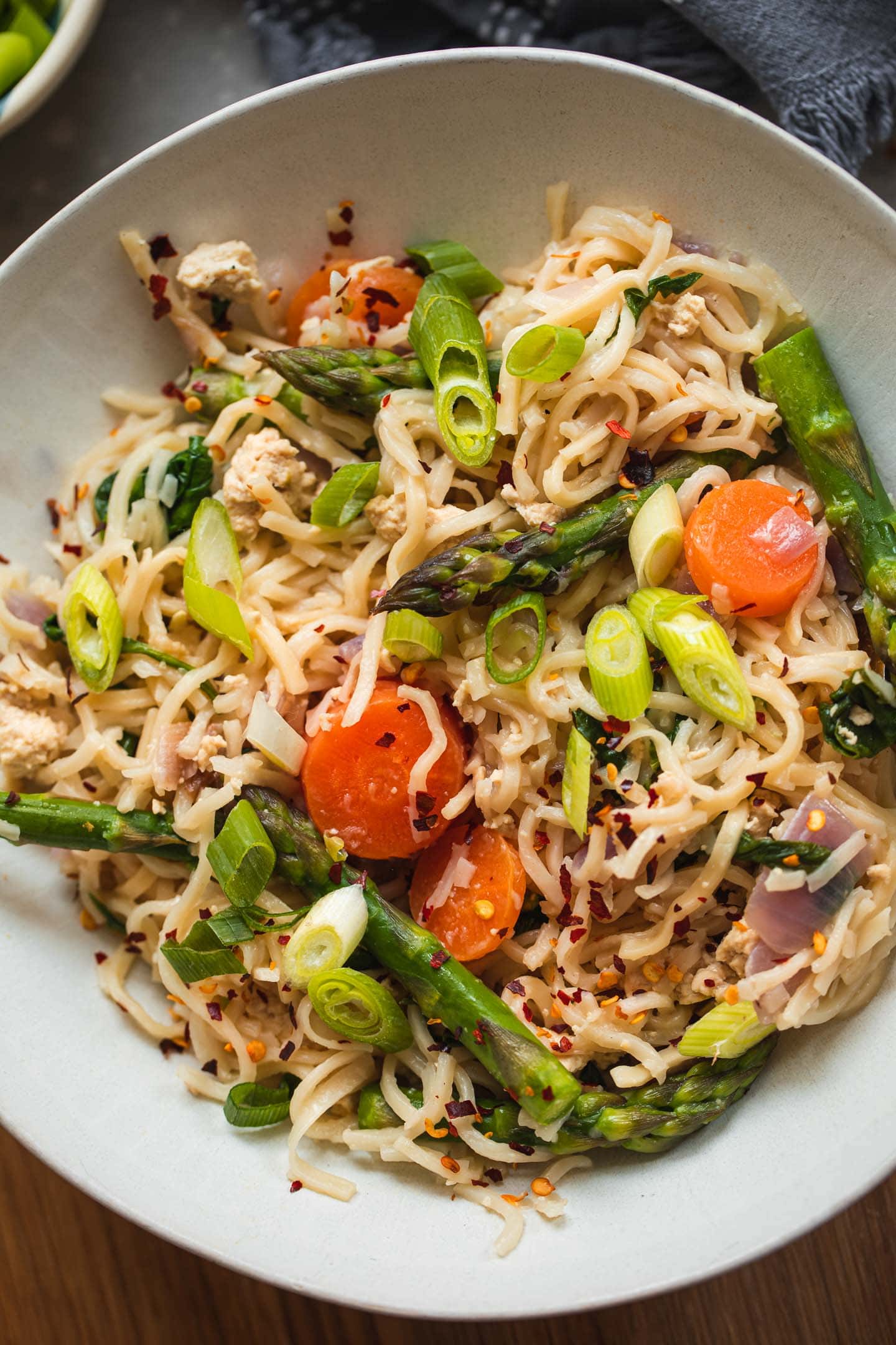 Vegan Tofu Noodles With Asparagus - Earth of Maria