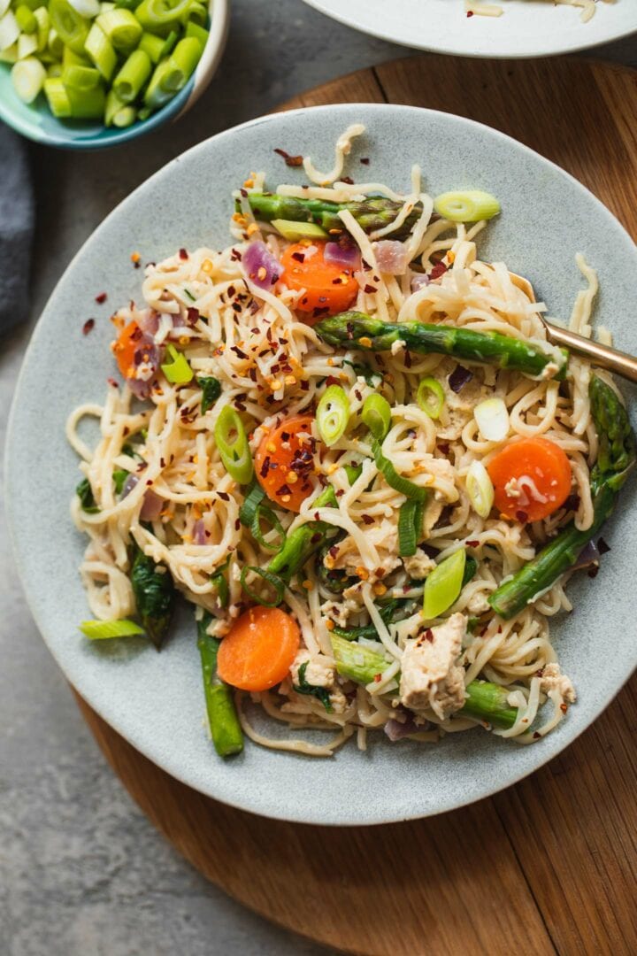 Tofu noodles with asparagus