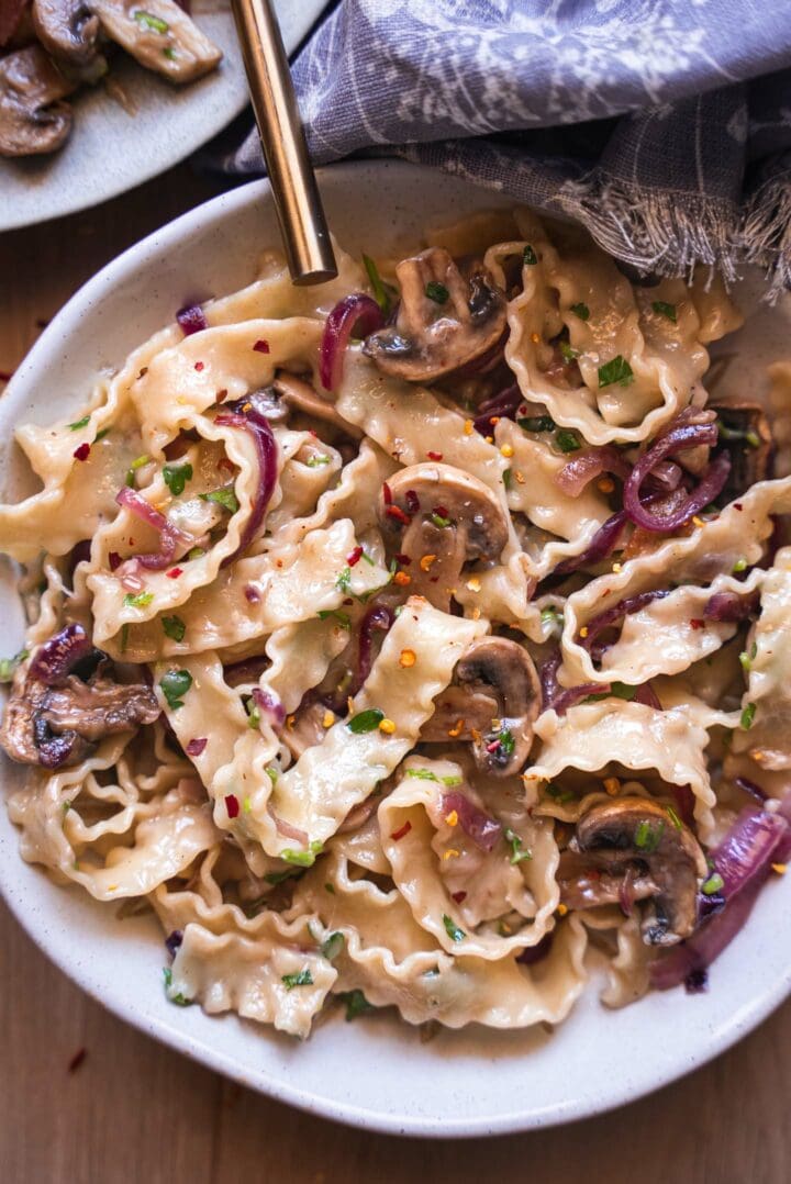 Vegan pasta with mushrooms and red onion