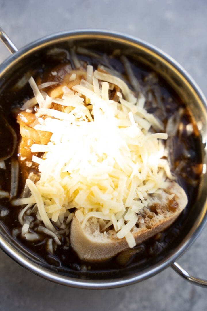 Onion soup with vegan cheese