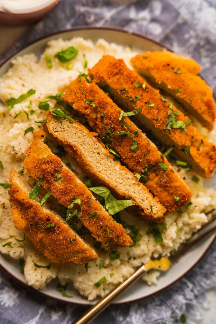 Vegan breaded chicken with potatoes