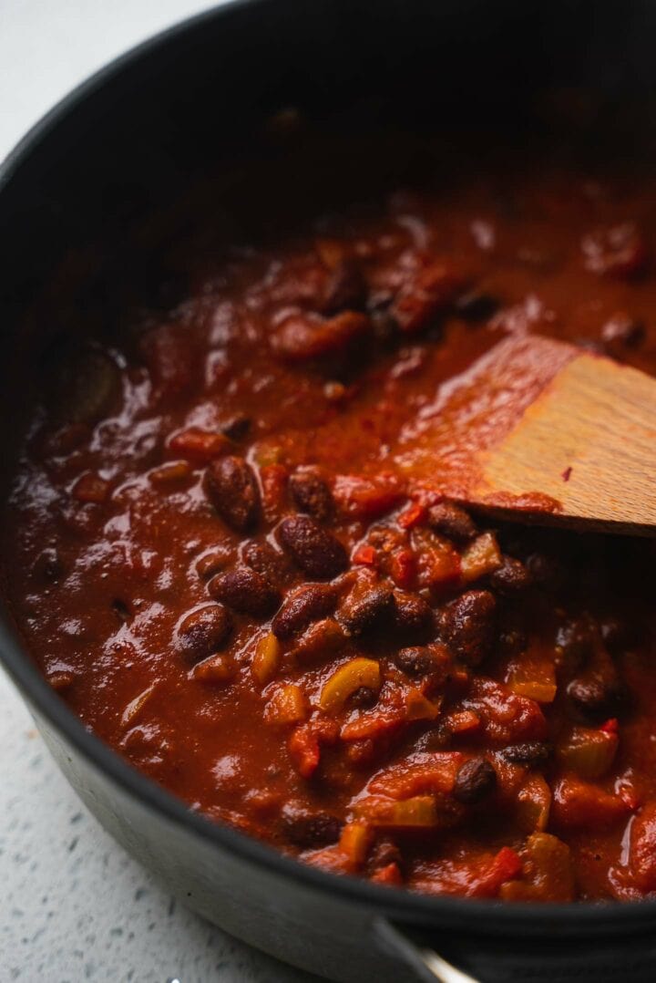 Vegan chili in a frying pan