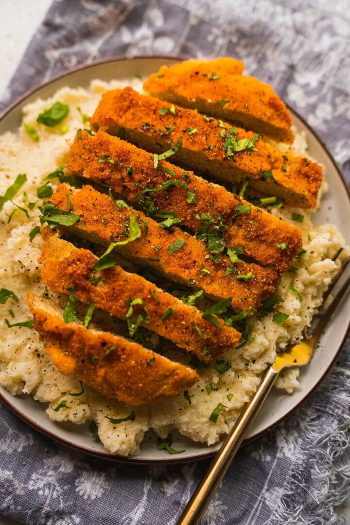 Vegan schnitzel with mashed potatoes